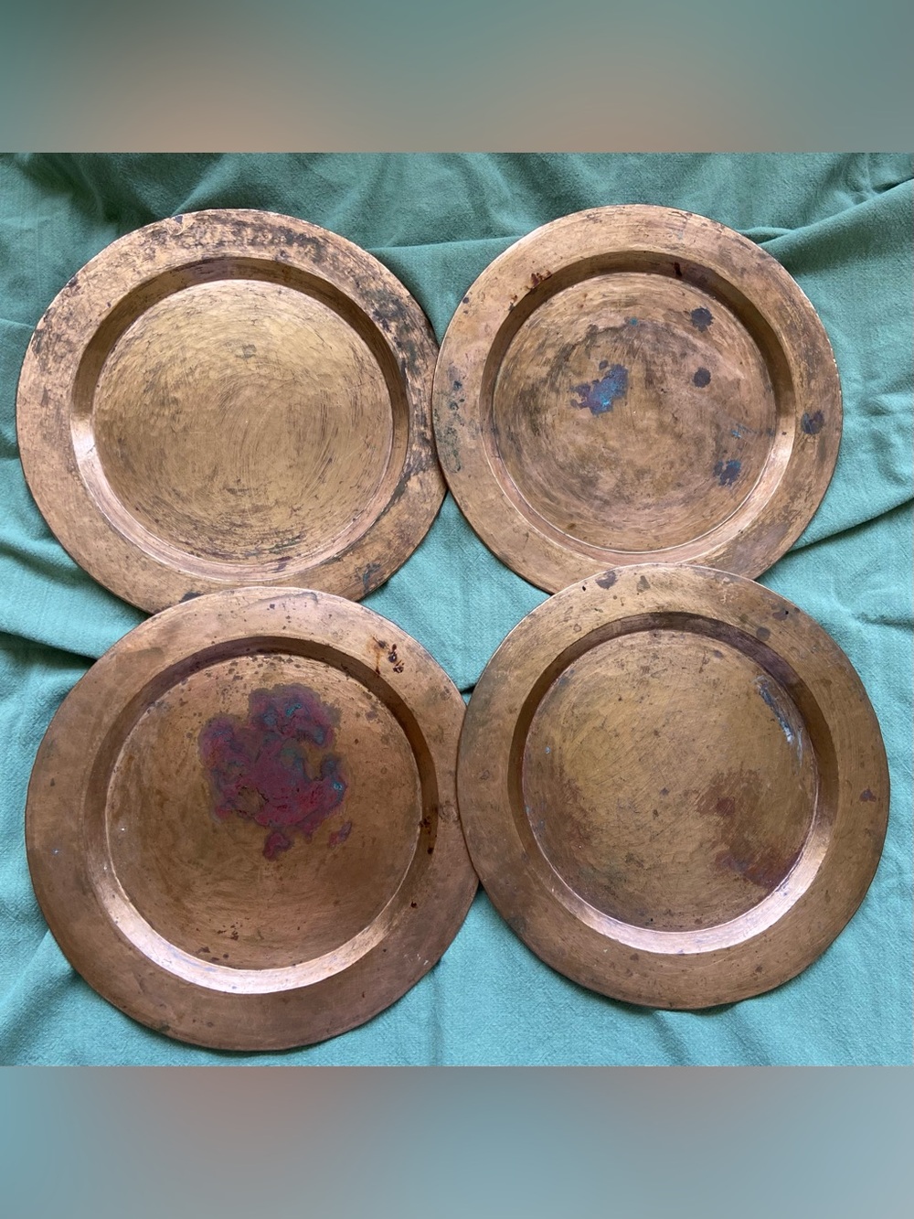 Set Of 4 Heavy Patinated Hammered Copper 12” Charger Plates Rolled Edges Vintage